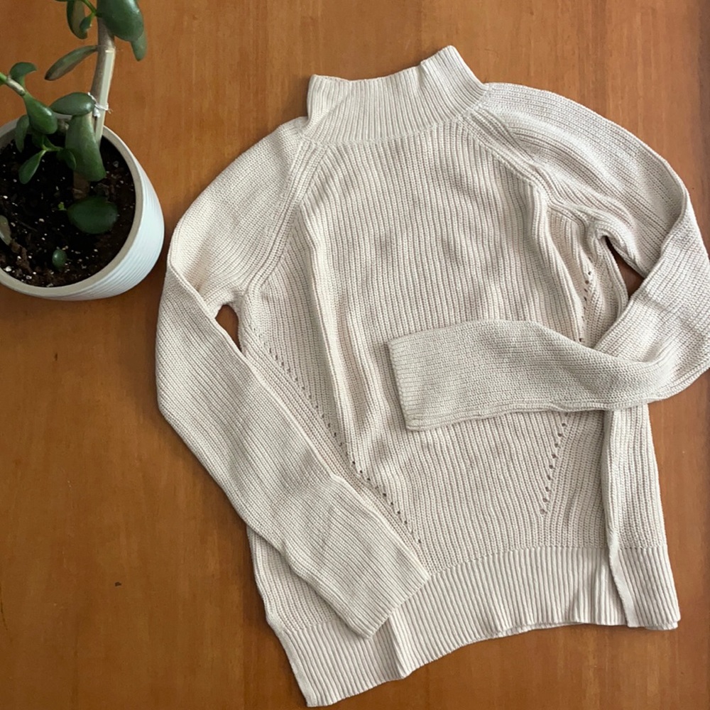 Gap cream mock turtleneck sweater